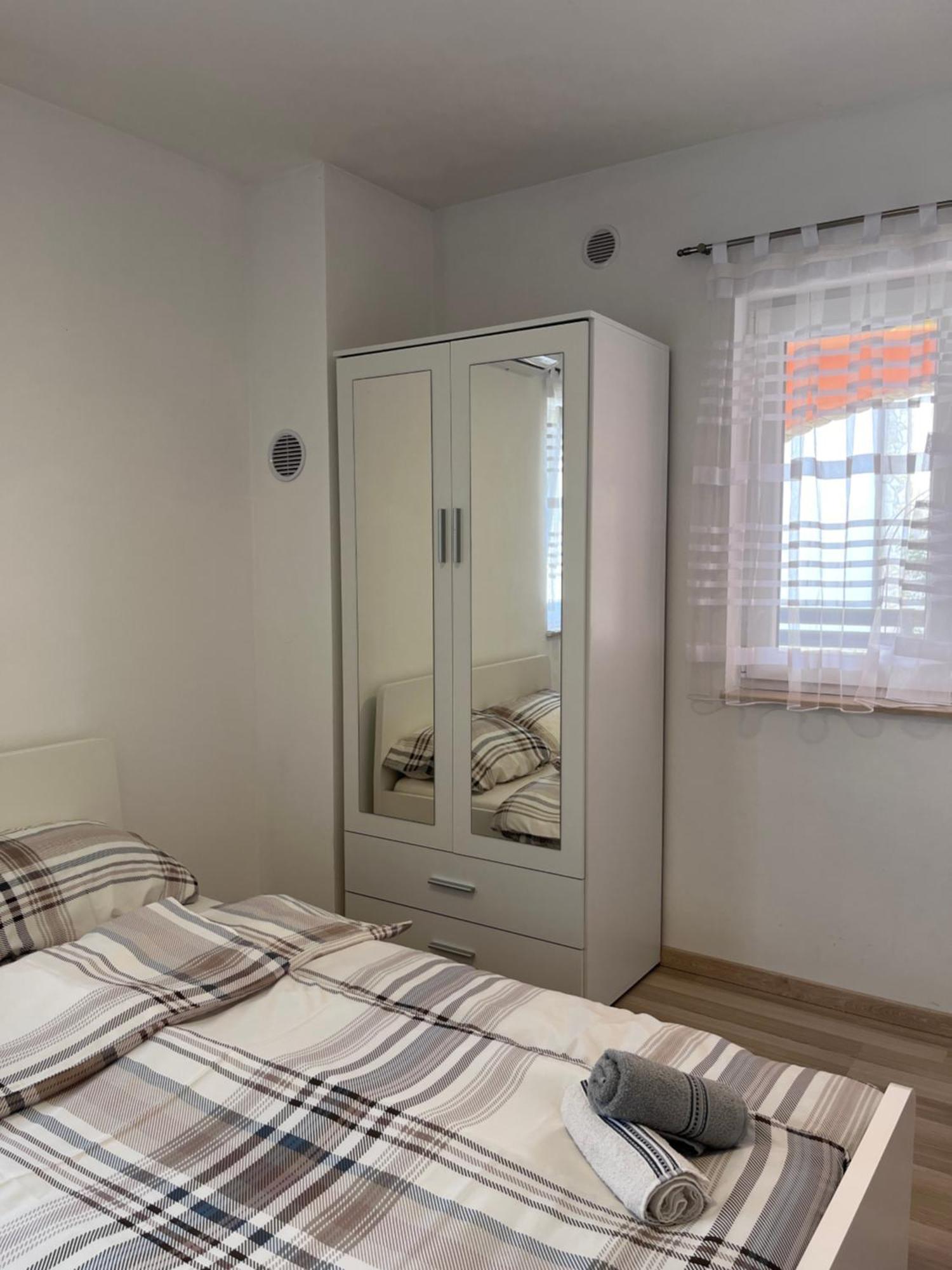 Apartmani Kid Vir Exterior foto